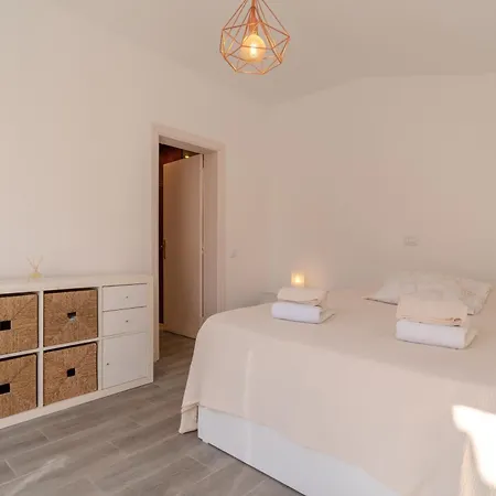 别墅 Vinidum Climated Pool,jacuzzi,movietheather 阿罗纳